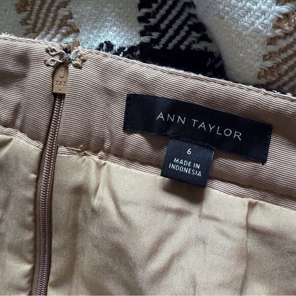Ann Taylor textured tweed plaid skirt - Picture 2 of 6